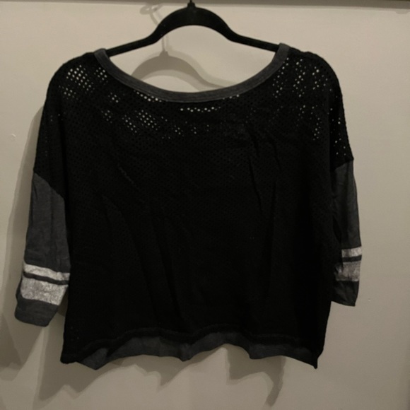 Fila cropped shirt , no tags. it’s about a size large - X-Large womens - Picture 2 of 4